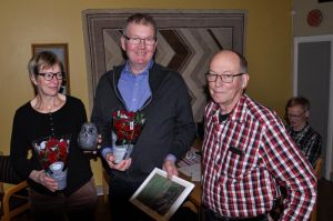 Ingvald och Christina Törnqvist med Göran Carlsson tilldelades Tjäderpriset för 2016