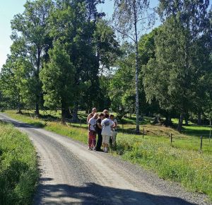 Självklart släpps fjärilen efter beundran!